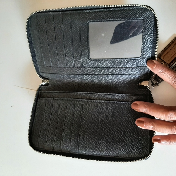 Coach Zipper Around Wallet - Picture 11 of 11